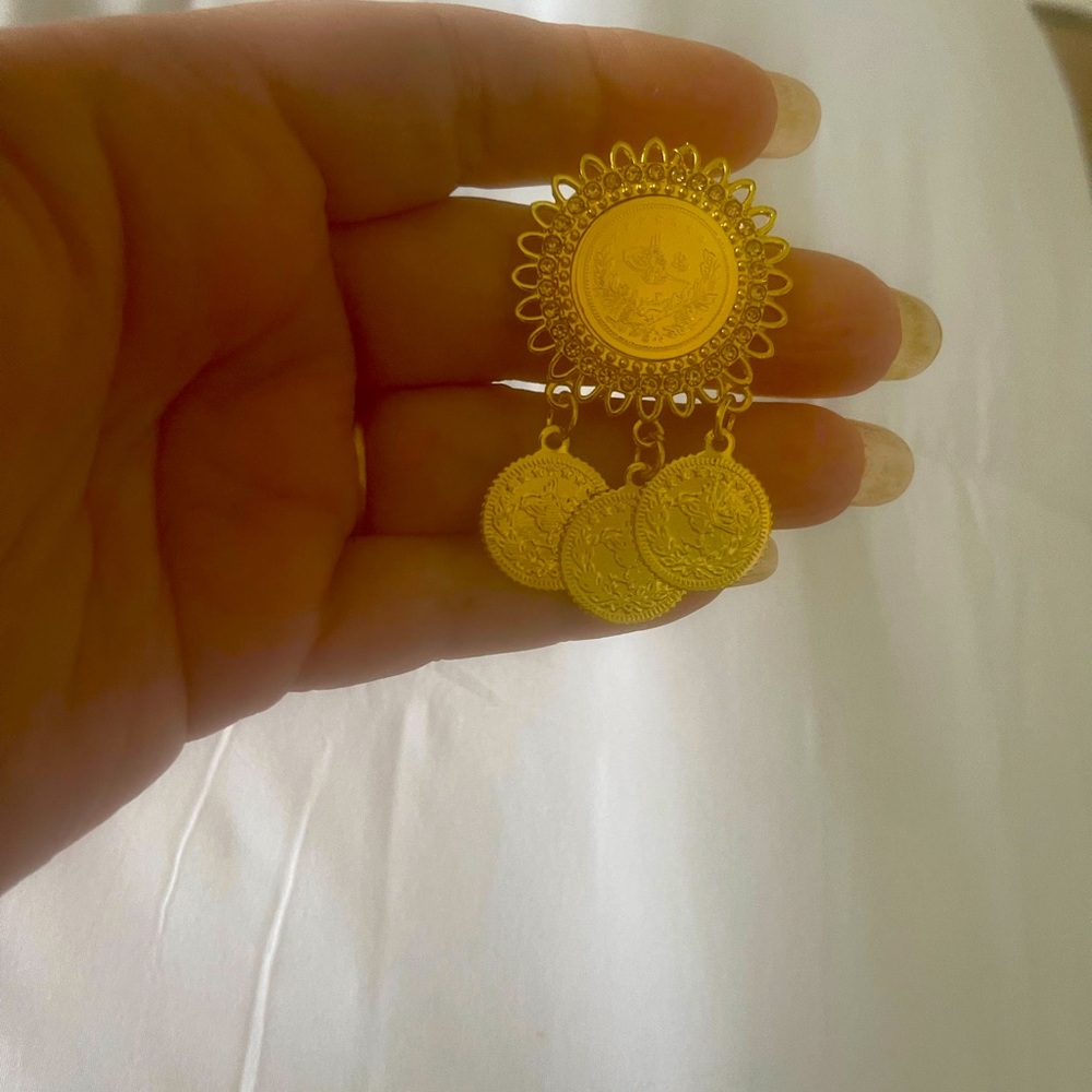 Elegant Gold Coin Drop Earrings